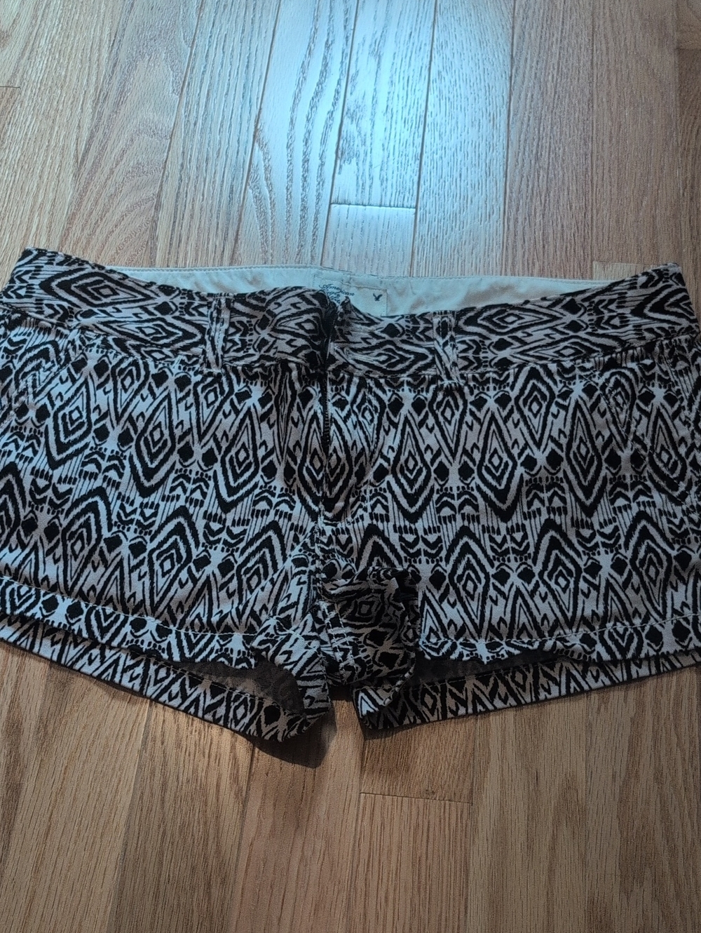American Eagle Outfitters Stretch Women's Black & White Patterned Shorts